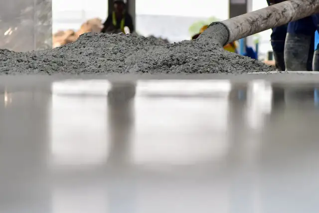 Co to jest zaprawa sucha i jak wykorzystać jej zalety w budownictwie