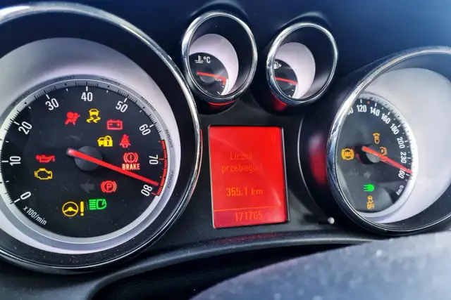 Kontrolka w samochodzie: Co oznacza jej kolor? Działaj mądrze!