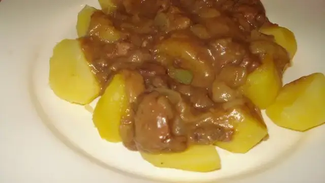 Jak zrobić wątróbkę drobiową z cebulką, aby zachwycić smakami