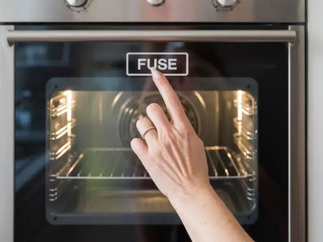 Gdzie jest bezpiecznik w piekarniku Amica? Znajdź go łatwo i bezpiecznie