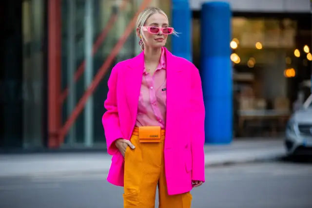 Stylizacje z różowym płaszczykiem, które zachwycą na każdą okazję