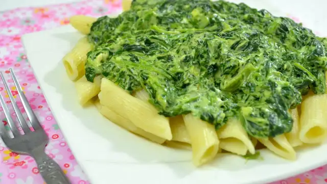 Penne ze szpinakiem – szybki przepis na pyszne danie na obiad