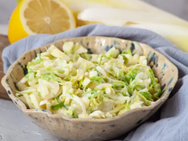 Jak zrobić sałatkę z cykorii - przepisy na pyszne i zdrowe dania