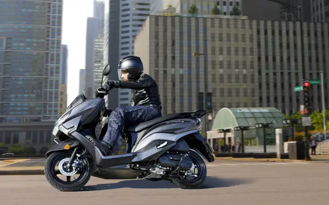 Jak wygląda motorower? Poznaj różnorodność stylów i cech modeli