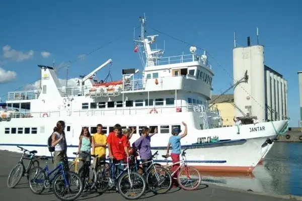 Ile płynie prom na Bornholm? Czas rejsu z różnych portów