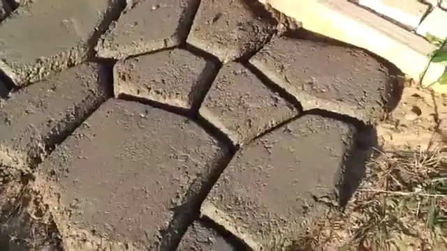 Jak zrobić chodnik z formy do betonu - proste kroki i porady