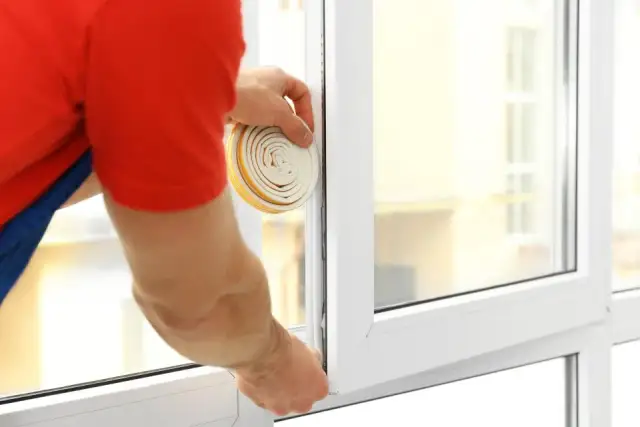 Jak regulować okna na zimę, aby uniknąć utraty ciepła i kosztów