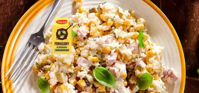 Sałatka z ryżem: jak zrobić sypki ryż? Przepisy i triki