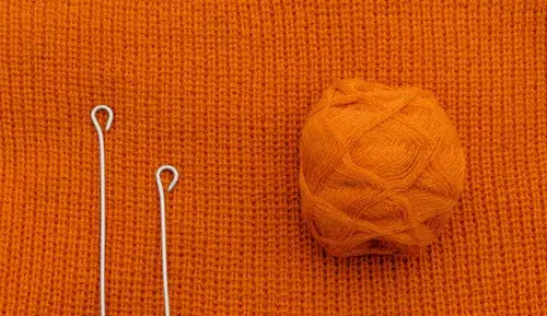 Ile włóczki na sweter kalkulator – oblicz dokładnie swoje potrzeby