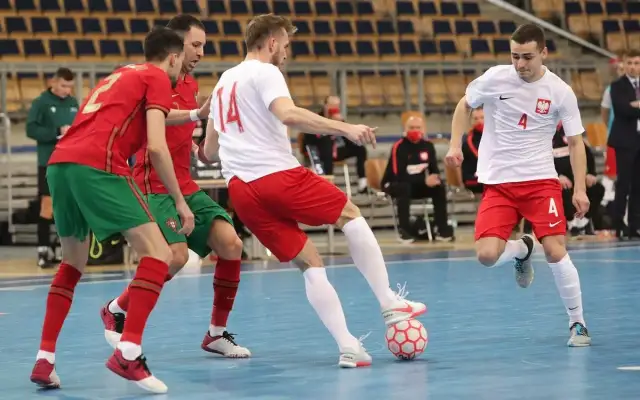 Czy piłkarze futsalowi zarabiają mało? Prawda o zarobkach w futsalu