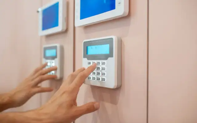 Ile prądu pobiera alarm w domu? Sprawdź koszty i oszczędności