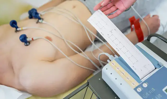 Echo serca: Jak przebiega badanie? Bezbolesne i szybkie badanie