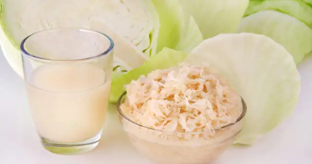 Sok z kiszonej kapusty na cukier: Czy obniża glikemię? Poznaj fakty!