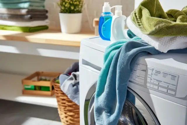 Jak prać mikrofibrę w pralce, aby uniknąć uszkodzeń i zniszczeń