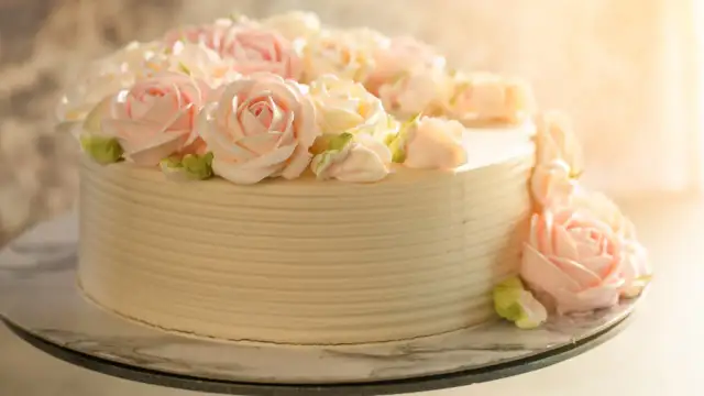 Jak zrobić krem do tortu - proste przepisy na pyszne smaki