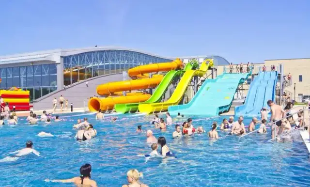 Najlepsze aquaparki Sudetów: 5 wyjątkowych parków wodnych dla rodzin