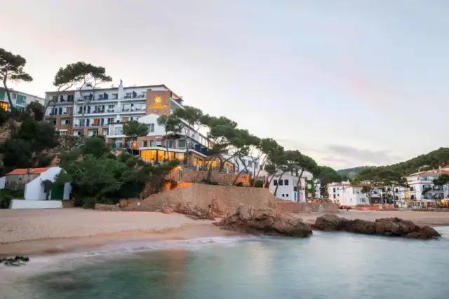 Hotel Hostalillo Tamariu: Vistas al mar y relax único en Costa Brava