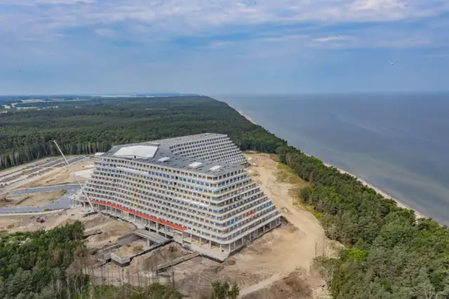 Ile hoteli Gołębiewski działa? Lokalizacje i gigant w Pobierowie.