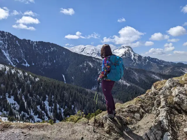 Kije w góry: Wybierz mądrze! Uniknij błędów i kontuzji