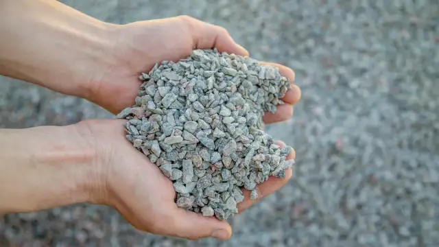 Jaki żwir na podjazd? Wybierz najlepsze kruszywo dla trwałości i stylu