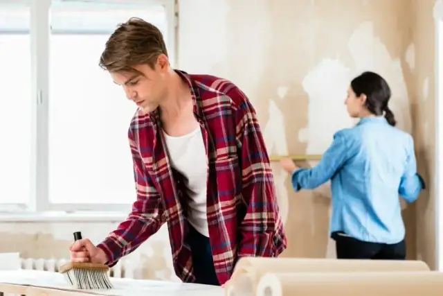 Jak kłaść tapetę bez błędów - krok po kroku do idealnego efektu