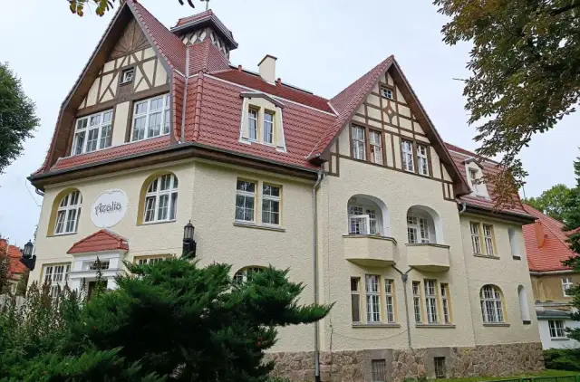 Jak łatwo dojechać do sanatorium azalia szczawno zdrój? Sprawdź!