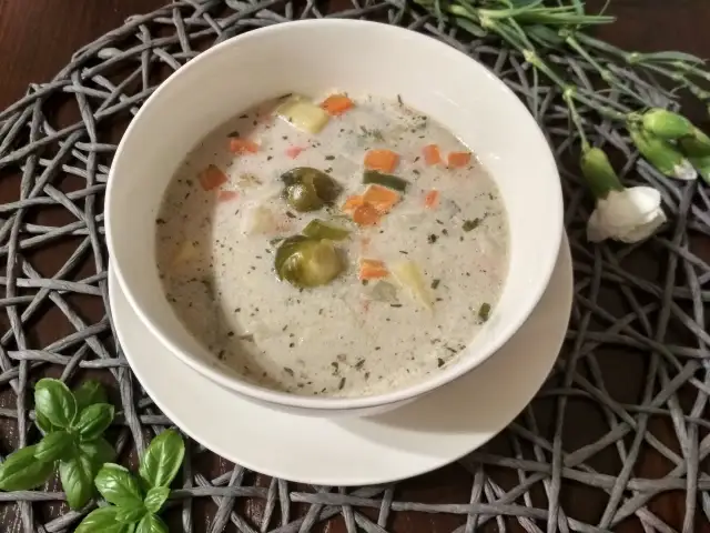 Zupa jarzynowa z mrożonki: Sekret pysznego i szybkiego obiadu