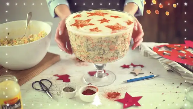 Jak udekorować sałatkę jarzynową, aby zachwycić gości na przyjęciu