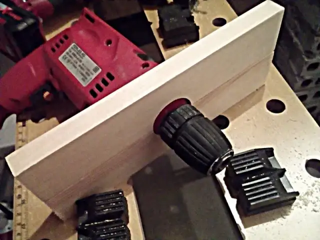 Jak zrobić tokarkę do drewna z wiertarki - prosty sposób na DIY