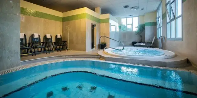 Balneario Lobios: Relájate con tratamientos únicos y naturaleza impresionante