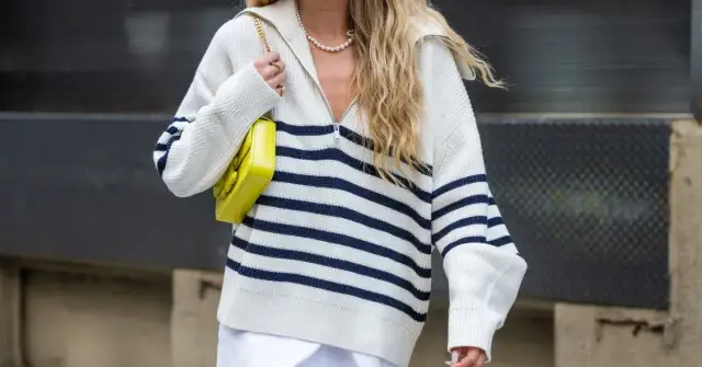 Jak nosić sweter w paski? Stylizacje na każdą okazję i figurę.