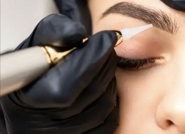 Maszynki do makijażu permanentnego – jak wybrać najlepszą dla siebie?