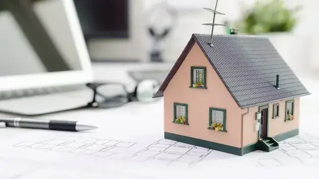 Ile kosztuje klamrowanie budynku? Poznaj ukryte koszty i czynniki