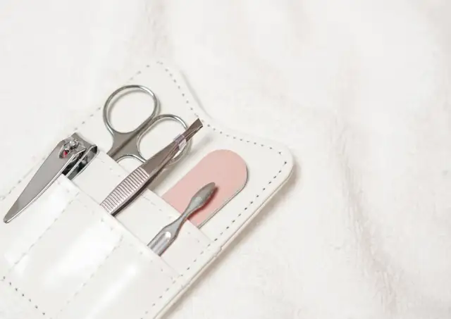 Czym dezynfekować narzędzia do manicure, aby uniknąć zakażeń?