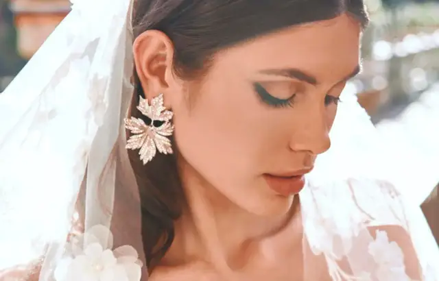 Jak dobrać kolczyki do sukni ślubnej? Sekrety stylistki