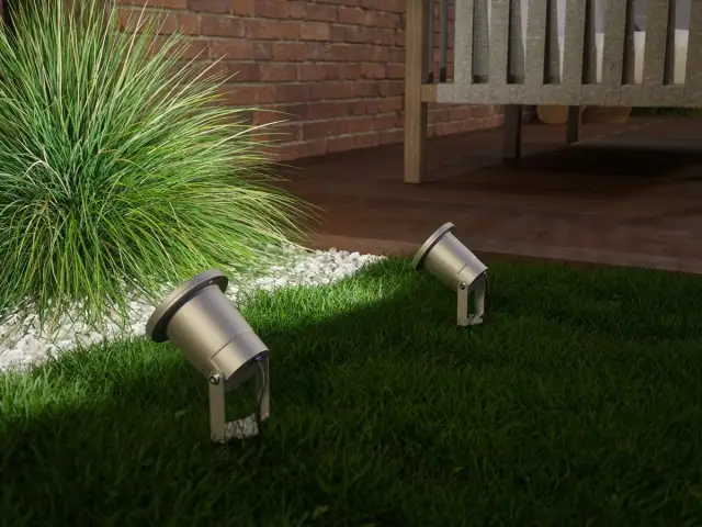 Montaż lamp ogrodowych - DIY czy elektryk? Bezpieczny ogród