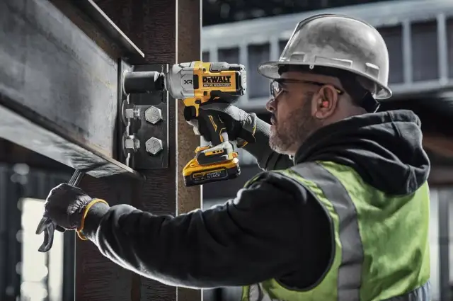 Najlepsze klucze udarowe akumulatorowe 2025 - porównanie i ranking modeli