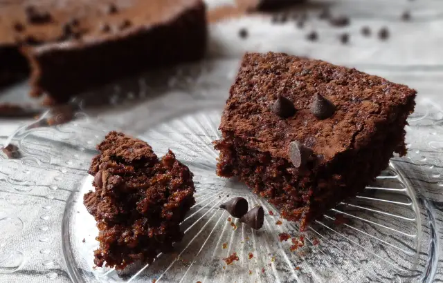 Jak zrobić fit ciasto z mąki pełnoziarnistej: 3 sprawdzone przepisy na diecie