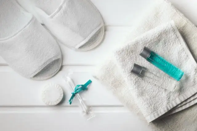 Co można zabrać z hotelu? Uniknij nieprzyjemnych niespodzianek