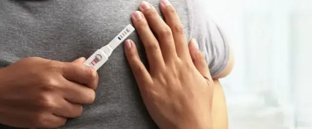 Kiedy zrobić test ciążowy przy karmieniu piersią, aby uniknąć wątpliwości?