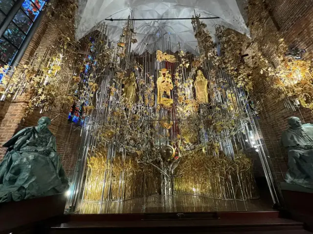 Bursztynowy ołtarz ile kosztował? Odkryj jego prawdziwą wartość