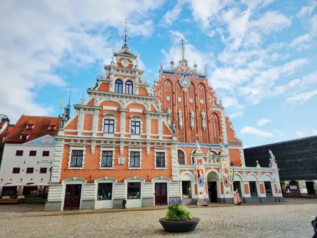 Czy w Rydze jest bezpiecznie? Poznaj prawdę o bezpieczeństwie w stolicy Łotwy