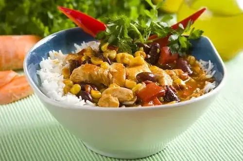 Pyszne dania z kurczaka na obiad: Proste przepisy, które zachwycą całą rodzinę