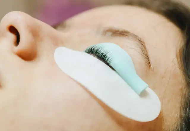 Laminowanie rzęs: Trwałość, pielęgnacja i sekrety długiego efektu