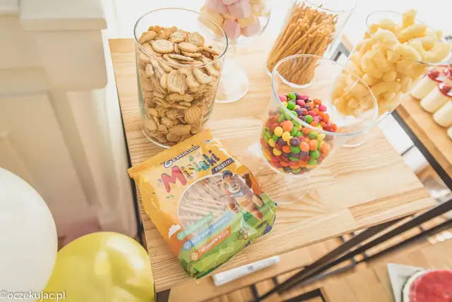 Co na stół na urodziny dziecka? Hity, które zachwycą maluchy!