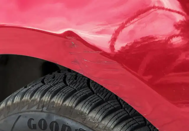 Ile kosztuje malowanie auta? Cennik 2026, alternatywy i porady.