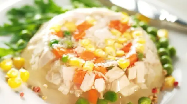 Domowa galaretka z kurczaka - Jak uzyskać idealną klarowność?