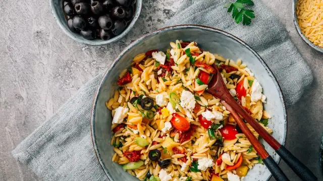 Jak zrobić sałatkę do obiadu - szybkie i zdrowe przepisy na każdą okazję