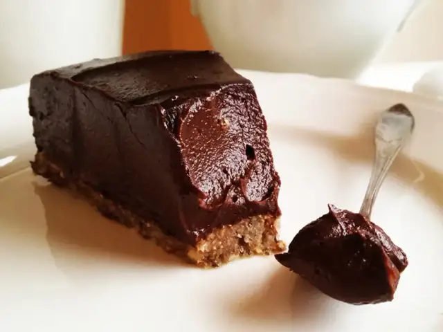 Ile kalorii ma ciasto czekoladowe? Sprawdź, by uniknąć niespodzianek