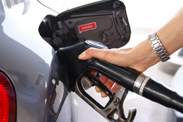 Czy diesel pojedzie na benzynie? Prawda o silnikach i paliwie